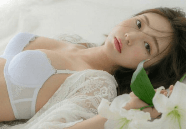 Sexy Asian woman