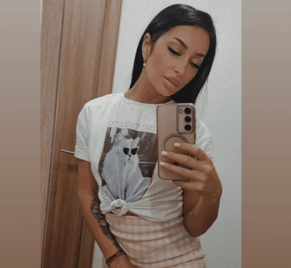 Hot Petite Selenna